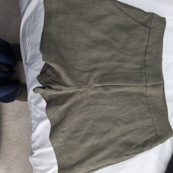 Green Linen Shorts by Vix - Picture 3 of 3